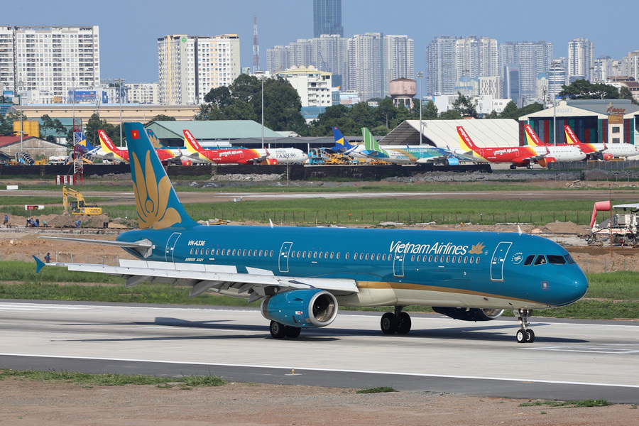 After 4 months of negotiations, Vietnam Airlines was licensed by Canada to fly